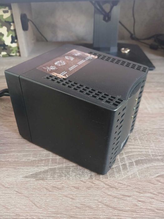 Стабілізатор напруги POWERCOM TCA-2000 220 В - 1кВт