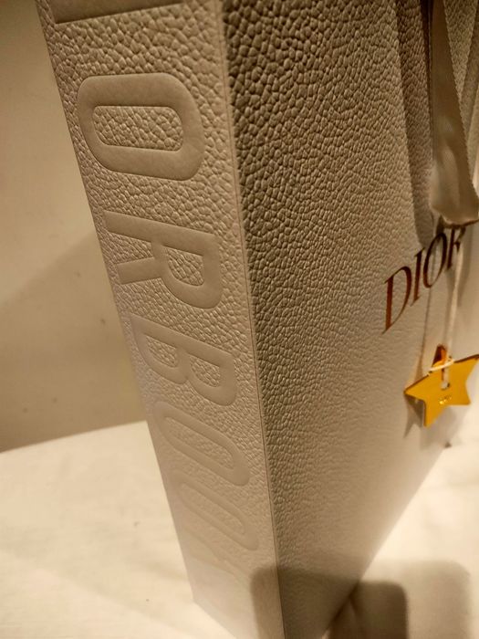 Pudełko marki Dior