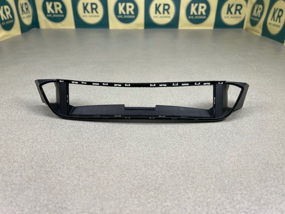 Рамка решітки переднього бампера - M Paket - BMW 5 ( F10 / F11 )