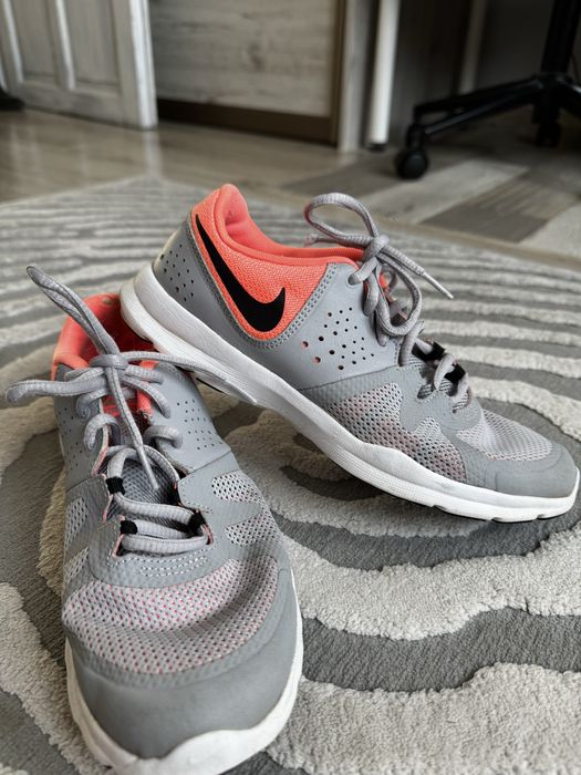 Buty NIKE rozmiar 38.5