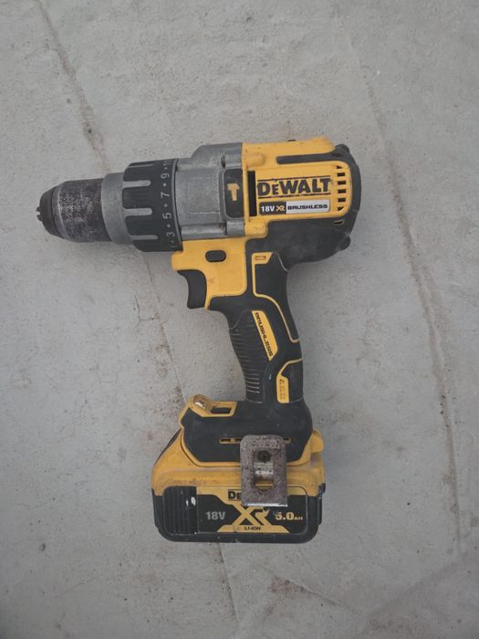 wiertarko-wkrętarka DeWALT DCD996 18V z akumulatorem 5,0 Ah.