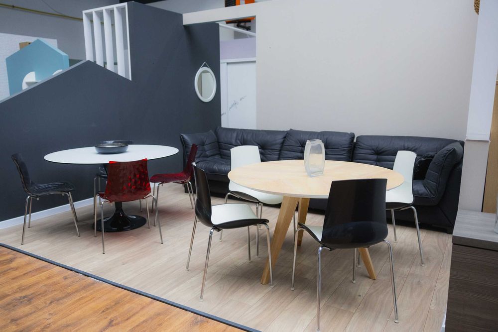 Stół okrągły do jadalni z krzesłami