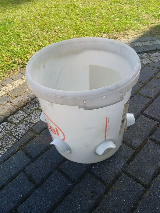 Paśnik 6 stanowisk dla drobiu poidła