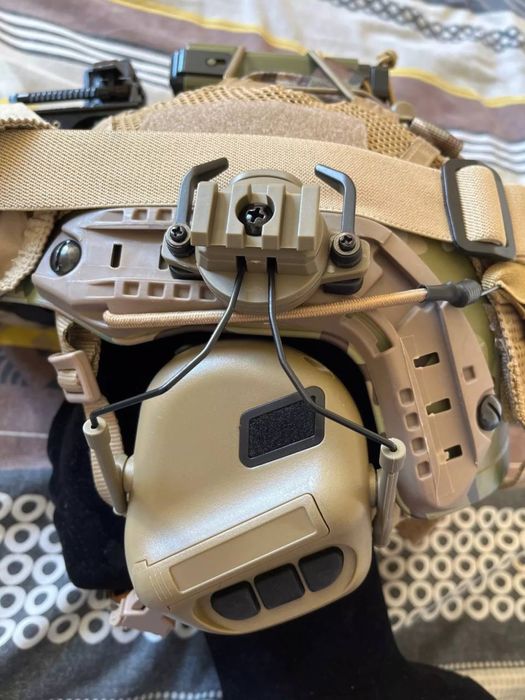 Адаптер крепление на шлем для активных наушников