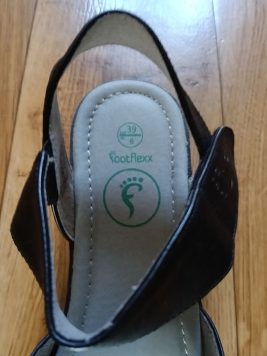 Sprzedam buty damskie, rozmiar 39, z wygodną podeszwą, NOWE!