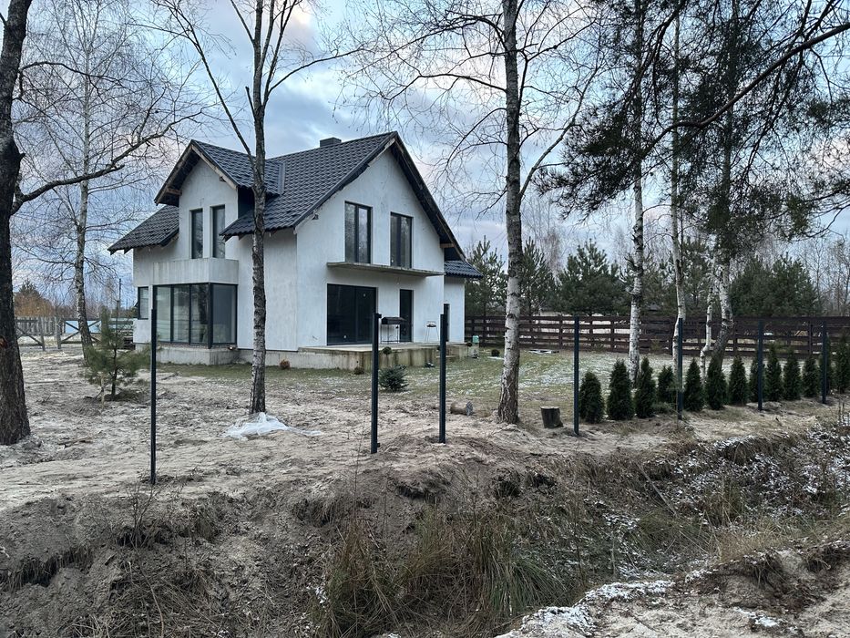 Будинок біля лісу