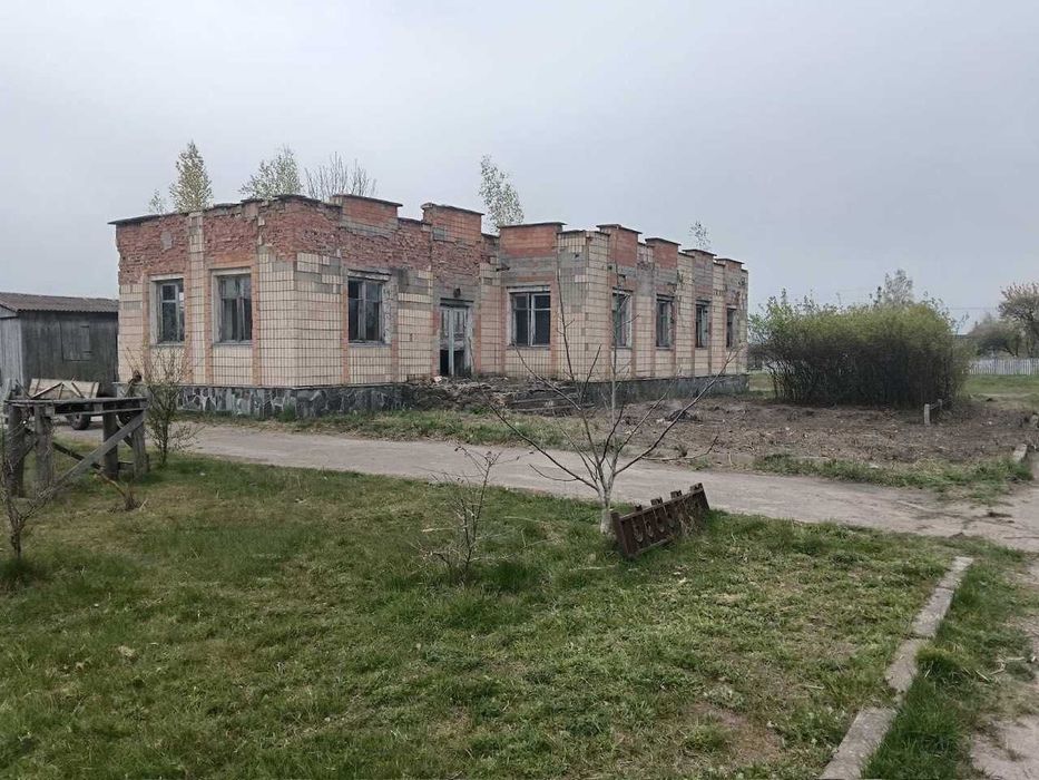 Одноповерхова будівля S= 139.5 м2. 0,1 га, Кошелівка, вул.Миру 27