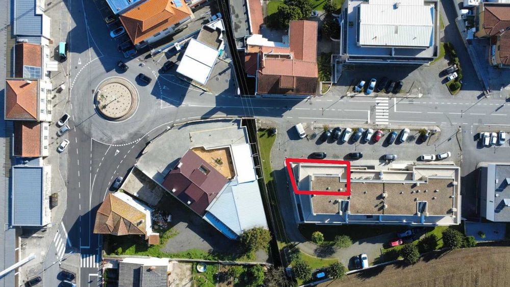 Apartamento T2 com garagem e mobilado