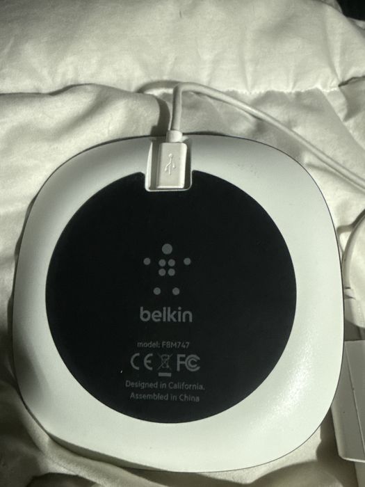 Зарядное безпроводное устройство Belkin Qi Wireless F8M747 блок Huawei