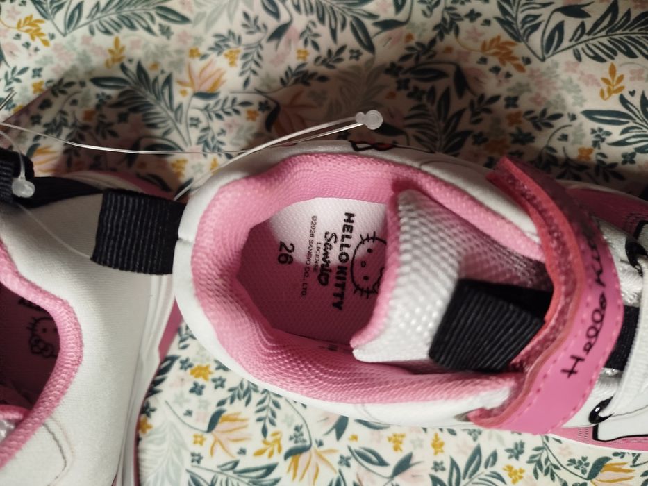 Buty dla dziewczynki Hello Kitty ze świecąca podeszwą rozmiar 26 Nowe