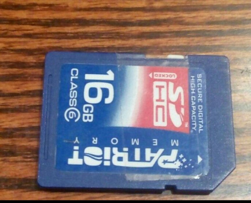 Флешка, карта памяти.