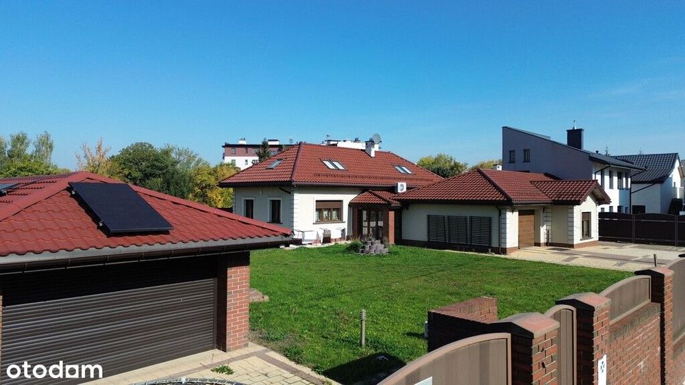 REZERWACJA !  Wyjątkowy dom z ogrodem zimowym.