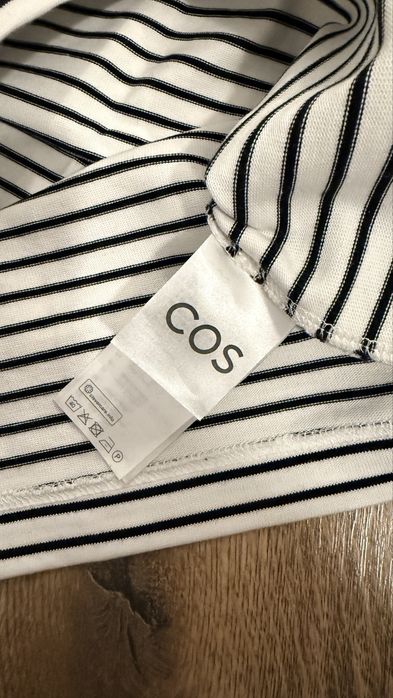 Нова футболка COS xs