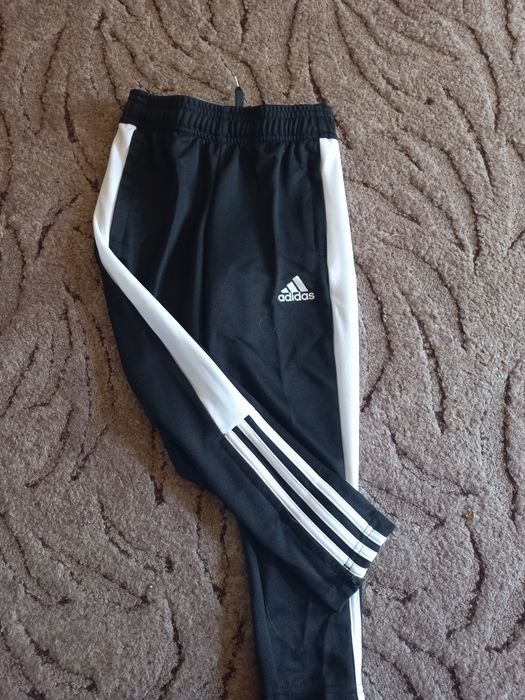 Adidas spodnie dziecięce 116