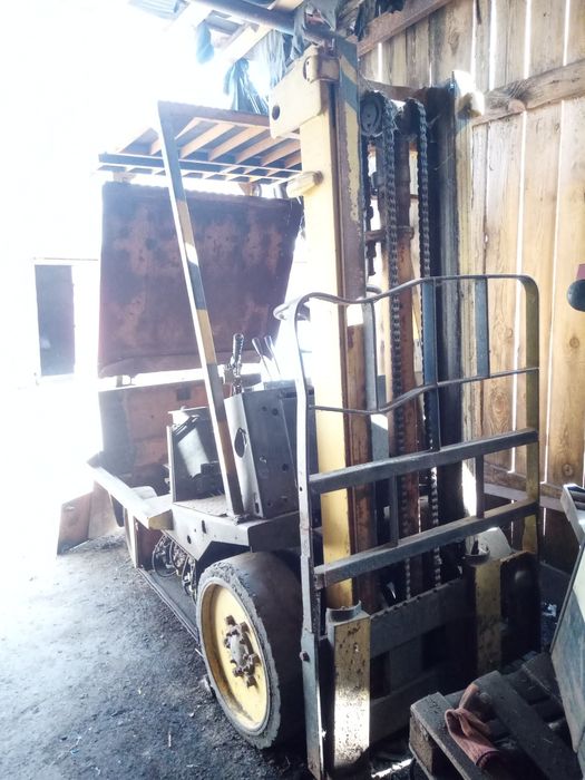 вилочний навантажувач ЕВ 717 виробництва Болгарія