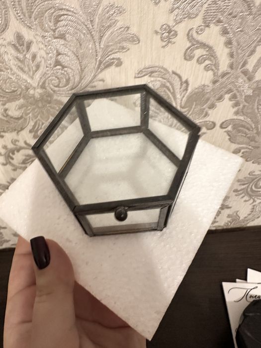 Скляна скринька для обручок