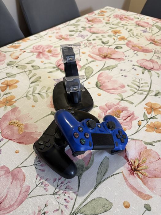 Ps4 Pro + 2 pady oraz kable