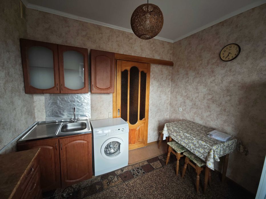 Продам 1-кімнатну квартиру 4-й мікрорайон ВЛАСНИК