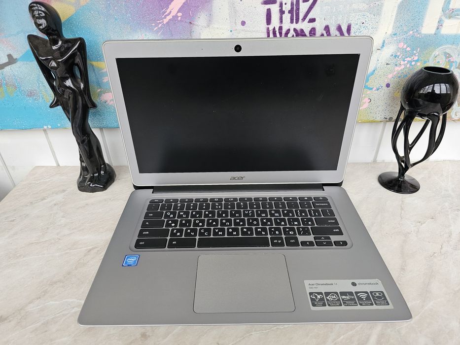 Хромбук Acer. Металевий корпус