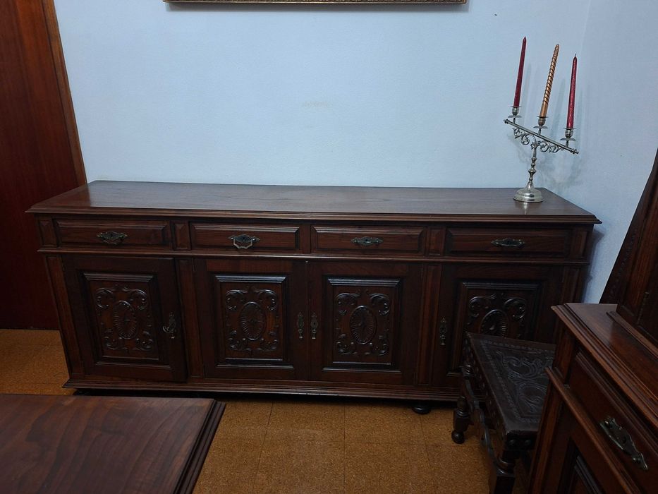 Mobilia de sala em madeira maciça com 8 cadeiras em pele, estilo clássico