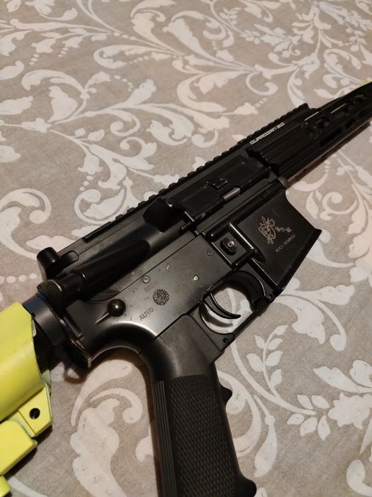 Vendo replica de airsoft M4 full metal