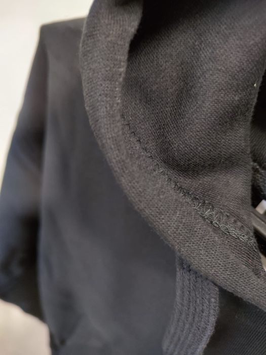 Чорний базовий худі на флісі