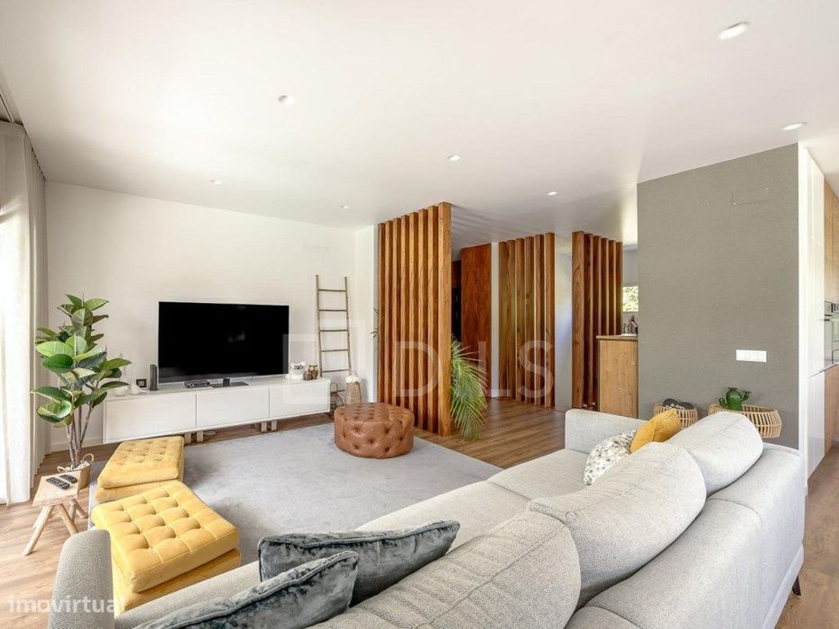 Moradia T3 contemporânea com 3 suítes e garagem em Cabriz, Sintra