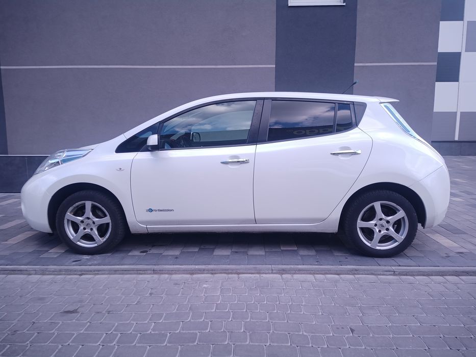 Оренда автомобіля Nissan Leaf 2013 Р. 500 гривень.