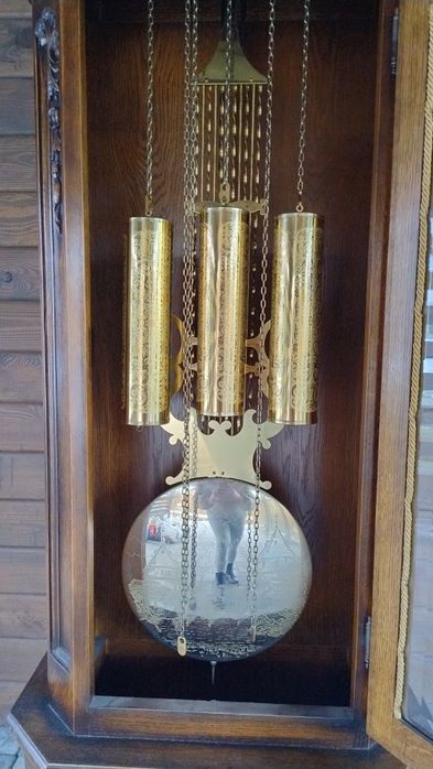 Stary zegar stojący kwadransowiec dębowy rzeźbiony