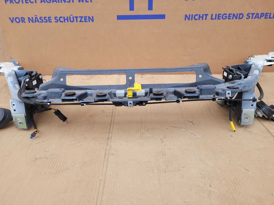 Maserati LEVANTE - pas przedni wzmocnienie czołowe belka górna 2 zamek