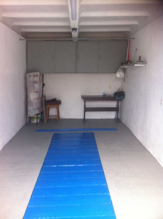 Garaż murowany z kanałem