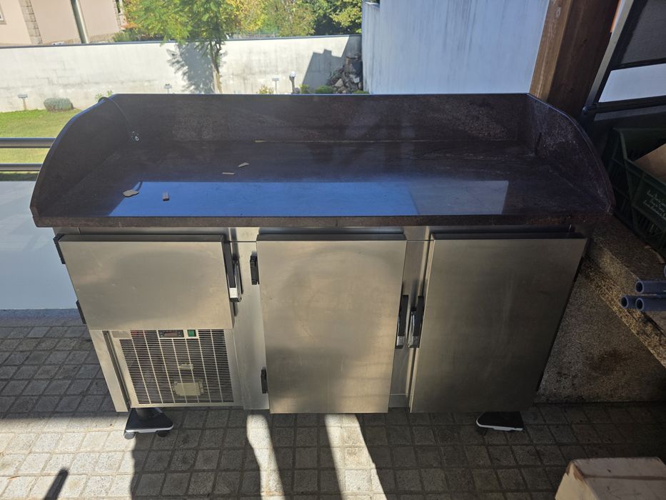 Bancada de pizzaria