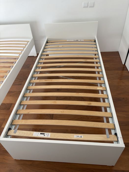 2 estruturas de cama IKEA