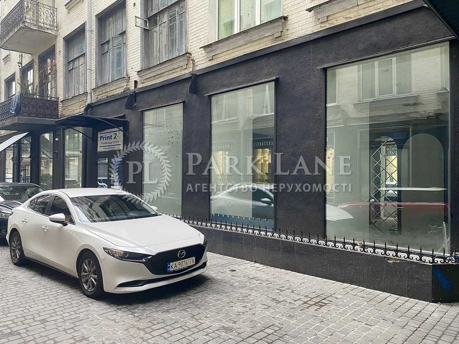 В.Васильківська 18. Фасадне приміщення 95,2 м.кв. Центр міста.