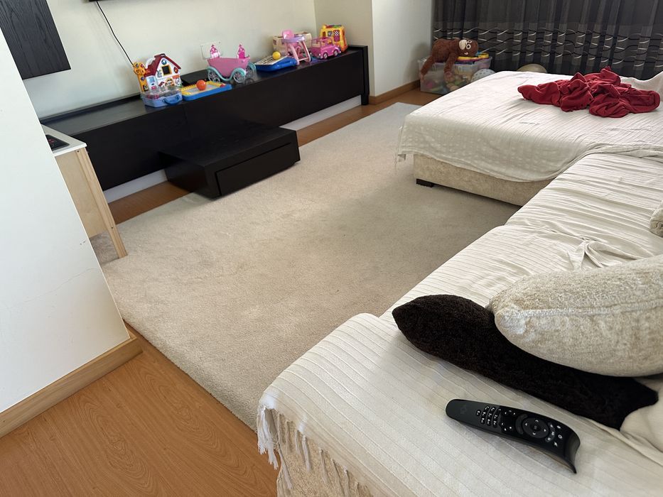 Três tapetes bege grandes de sala e/ou quarto