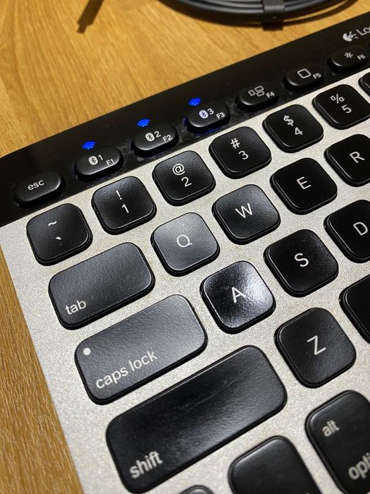 Teclado Bluetooth Iluminado Logitech K811
