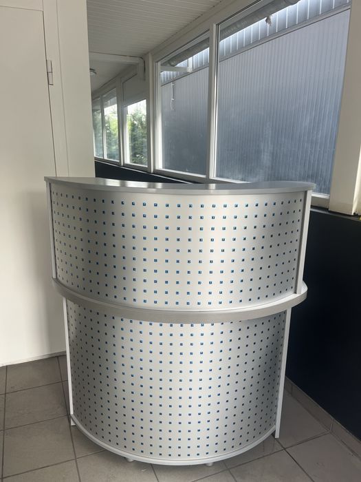 Продам стійку-ресепшн напівкруглої форми