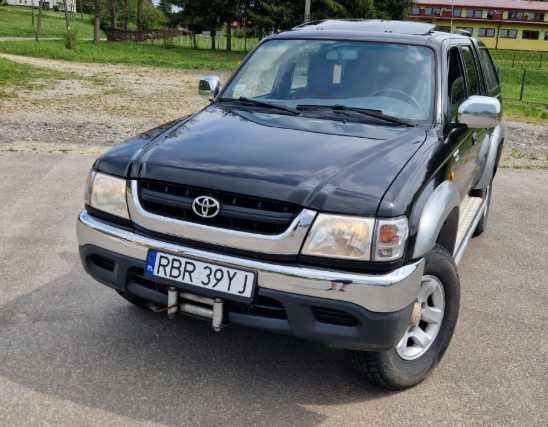 Разборка Toyota Hilux  бампер комплектний