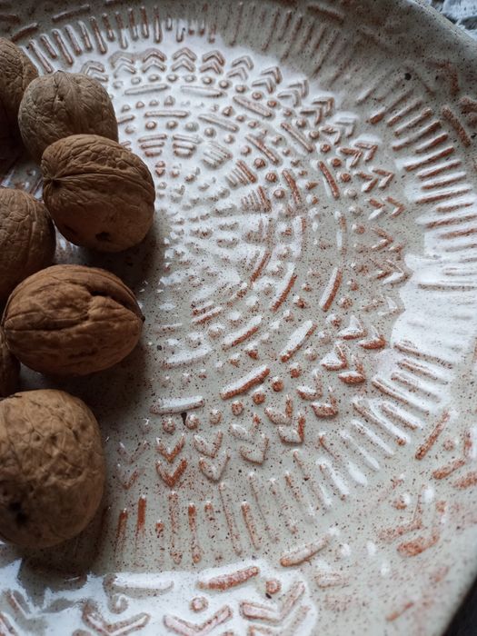 Ceramiczna misa w rustykalnym stylu, rękodzieło