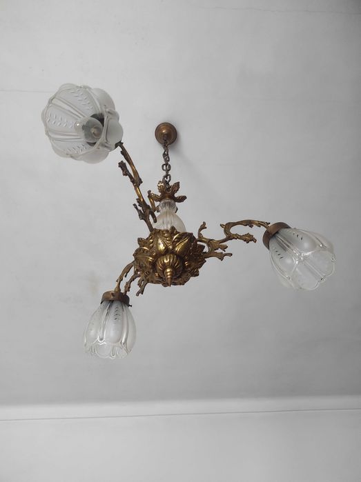 Lustre Vintage em Bronze/Latão com 3 Tulipas de Vidro