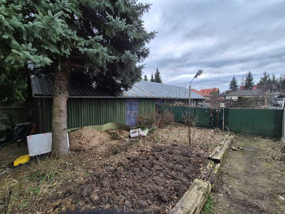 Pawilon handlowo-usługowy na działce budowlanej o pow. 1037m Gąbin