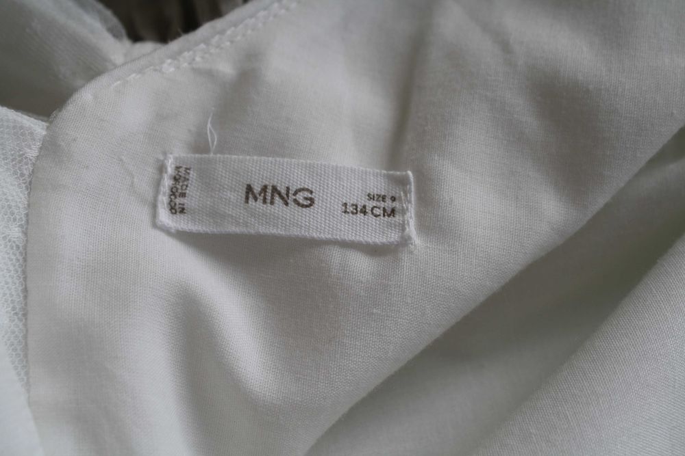 DOIS vestidos cerimónia menina 9 e 11anos. Ofereço sapatos