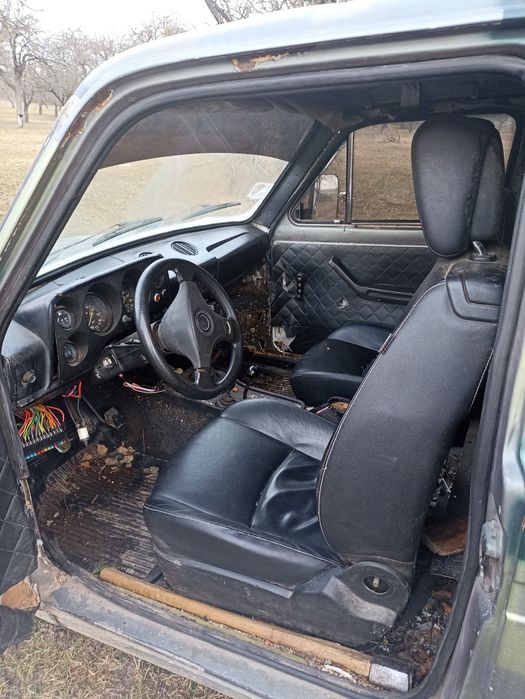 Ніва 21213 машина на ходу