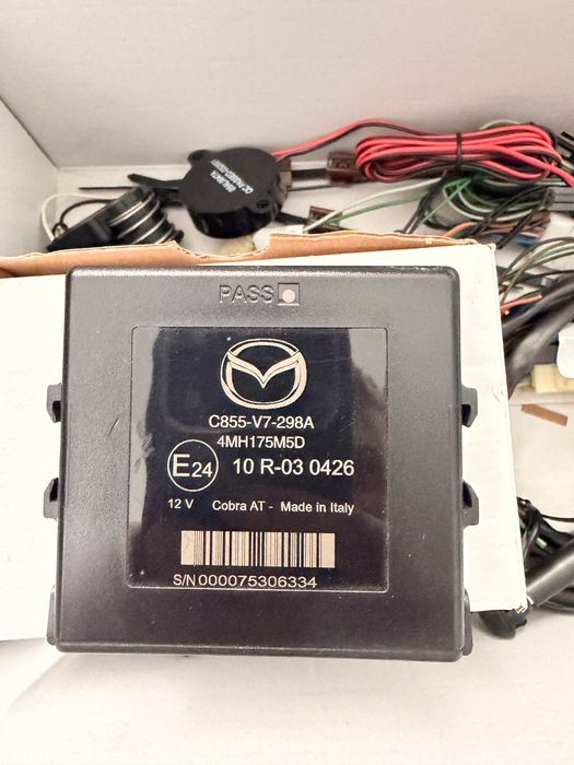 Czujniki parkowania zestaw na przód Mazda 3 BM BN C855V7300A