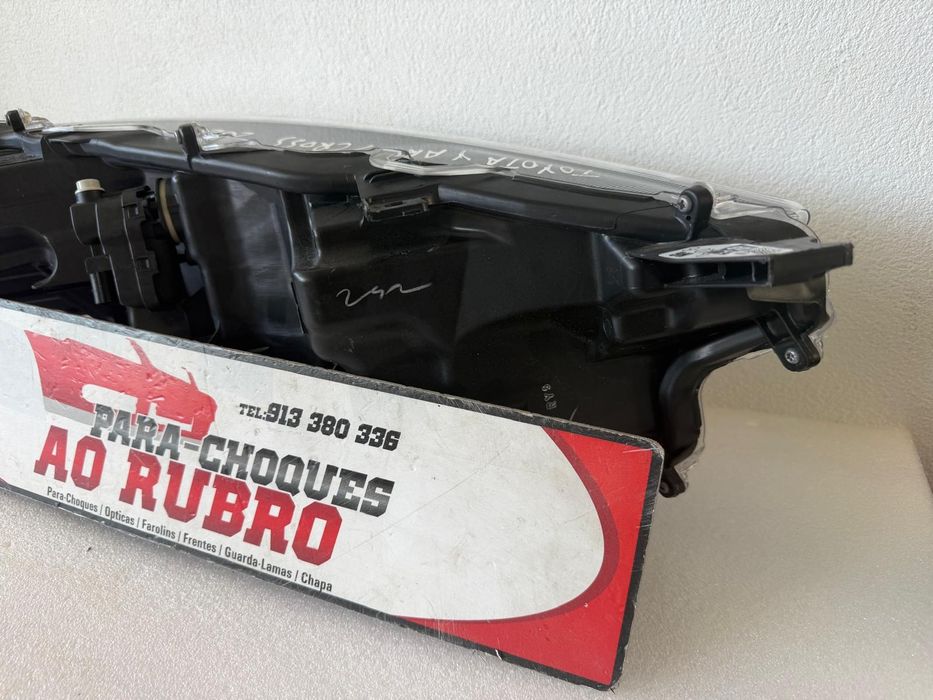 farol esquerdo toyota yaris/cross 2020>