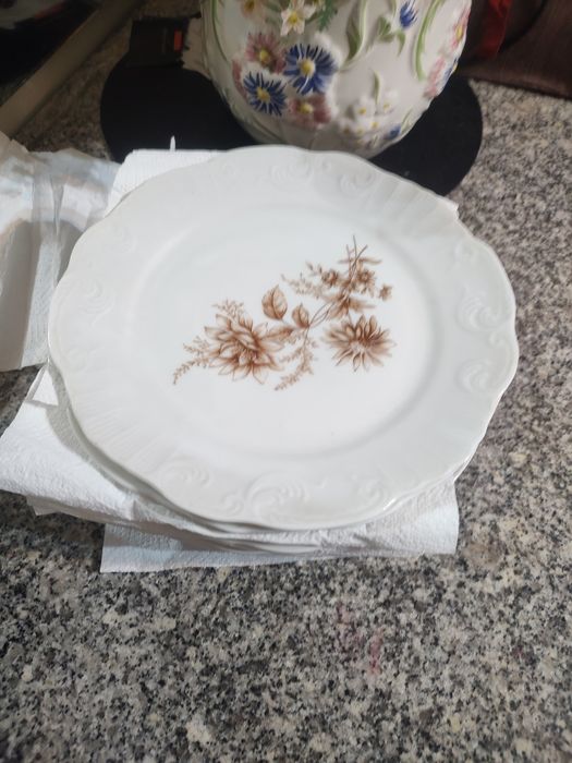 Jogo com 12 pratos vista alegre