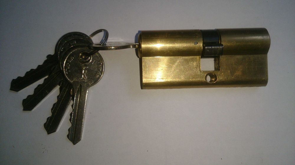 Замок врізний до дверей