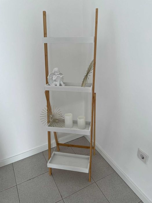 Prateleira para acessórios e decoração