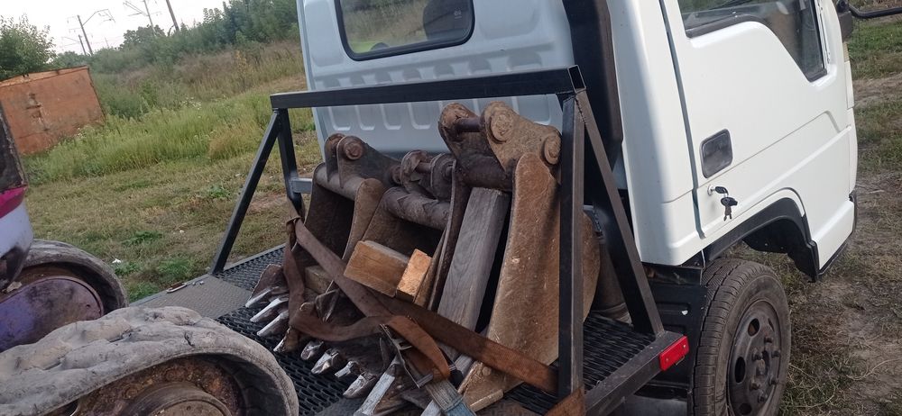 Мініекскаватор Komatsu pc 27 разом з евакуатором