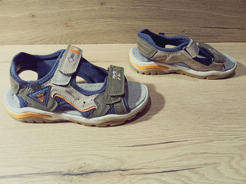 Дитяче взуття на літо